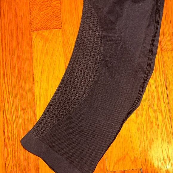 Capri Lululemon Leggings - Picture 5 of 5